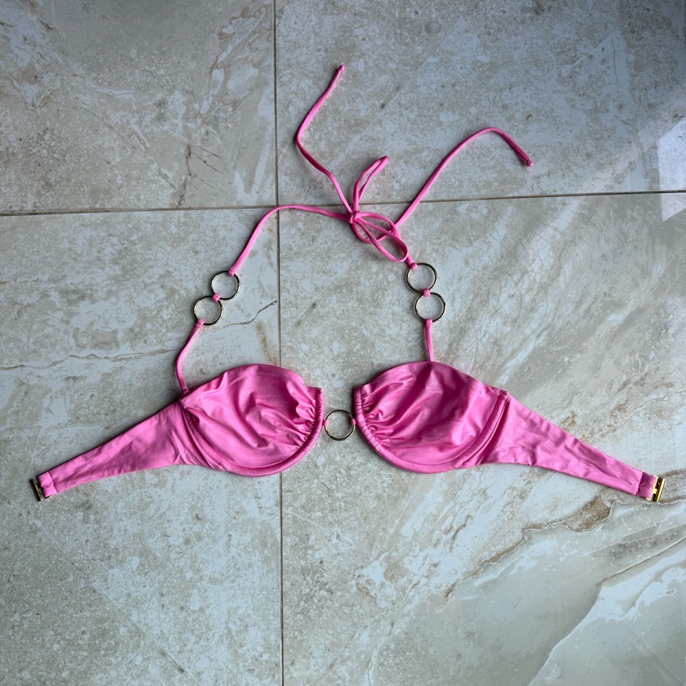 NWOT Monica Hansen Beachware Icon Girl On Fire Ring Bikini Top Pink size small.